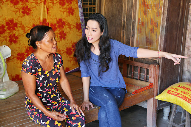  Dù bận rộn, Trịnh Kim Chi vẫn đích thân đến Tây Ninh, giúp đỡ hoàn cảnh khó khăn