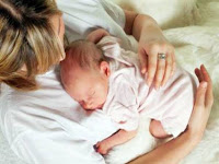 Doğum Sonrası Kanama Anne ve Bebek Fotoğrafı