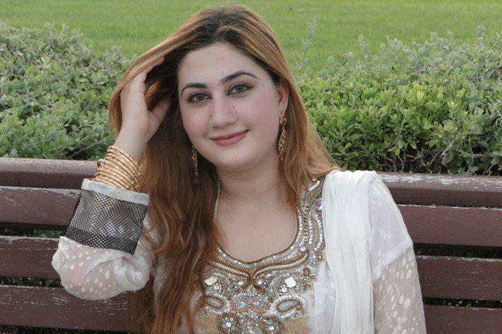 Urooj Mohmand Pictureshot And Sexy Pashto Music Singer Urooj Unseen Pictures Gallery Latest 
