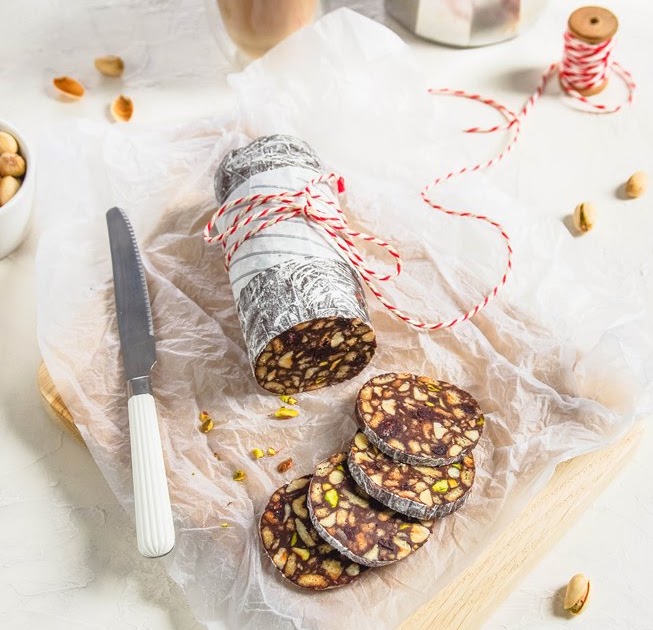 Obiad gotowy! Czekoladowe salami z orzechami i żurawiną