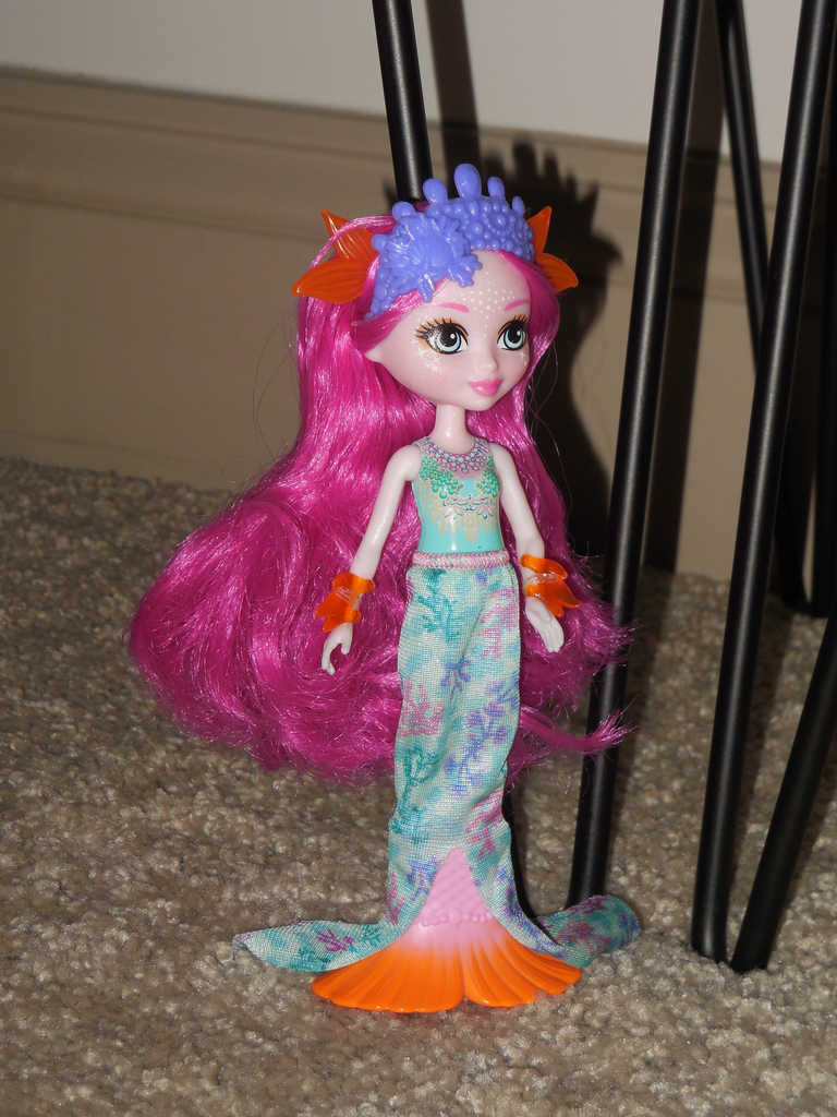 Veni Vidi Dolli: REVIEW: Royal Enchantimals Maura Mermaid