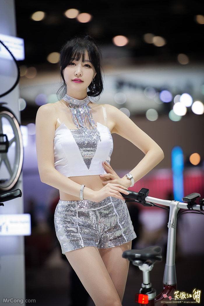 Beautiful Hong Ji Yeon at the 2017 Seoul Motor Show (146 pictures) photo 2-7