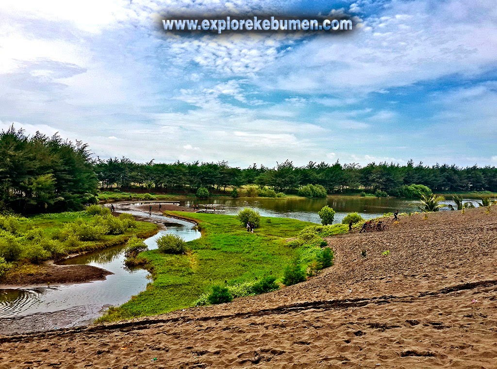 Inilah Pesona Pantai Lembupurwo Mirit Kebumen