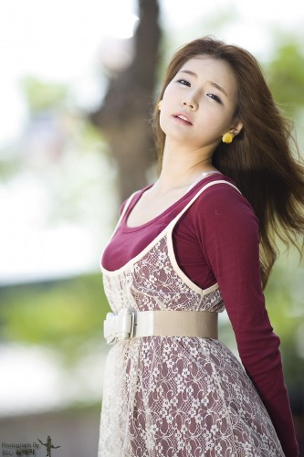 Asian Hot Celebrity Han Ga Eun Maroon And White Lace Dress