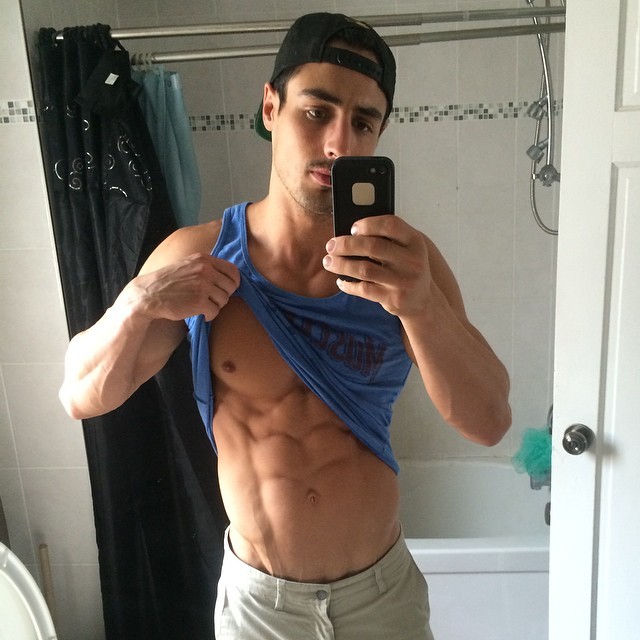 sexy-guys-bathroom-selfie-rob-monroe-abs