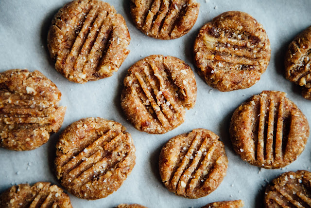 SALTED ALMOND BUTTER COOKIES