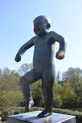 Oslo par Frogner sculputures de Gustav Vigeland Bébé en colère l'enfant en colère de Vigeland emblême d'Oslo