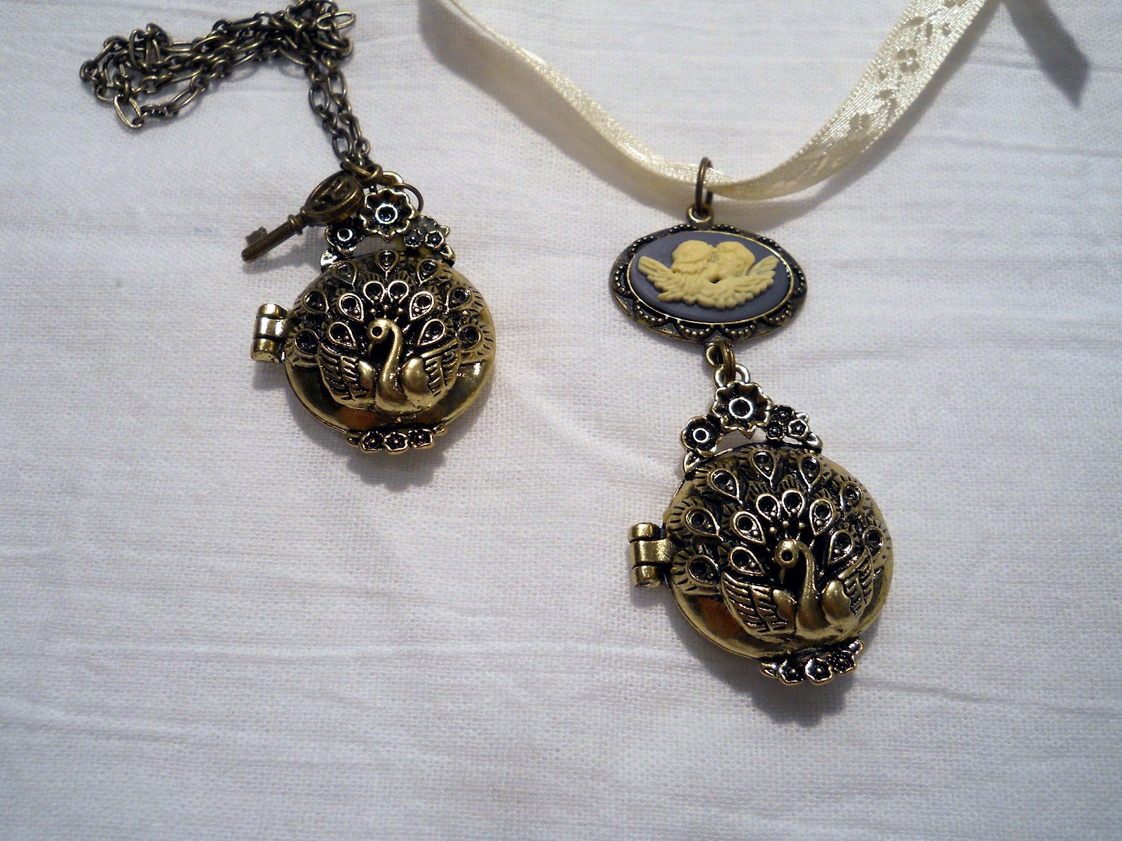 Beau Monde Crafting Solid Perfume Lockets