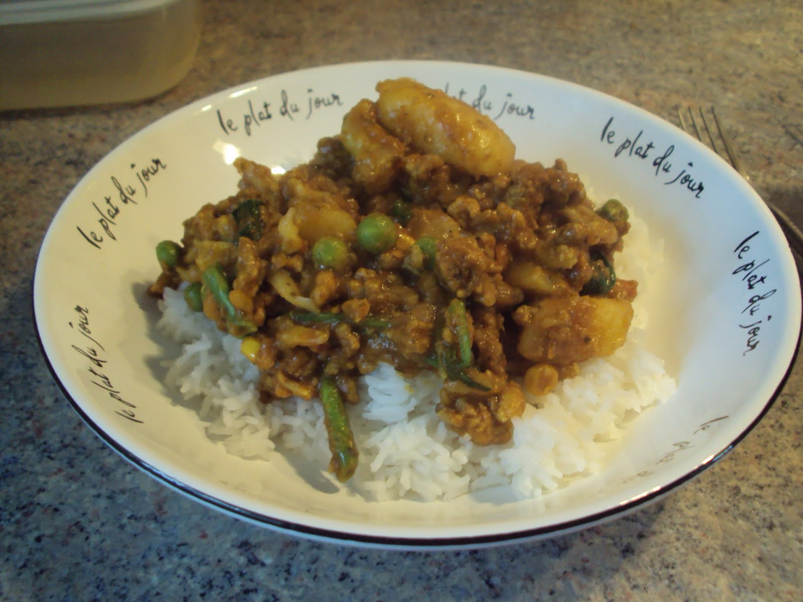 The Quorn Supremacy Quorn Vegetable Mince Curry