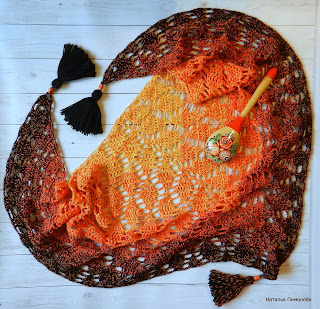 Crochet leaf shawl