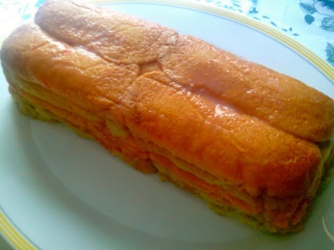 Pastel de bizcochos desmoldado