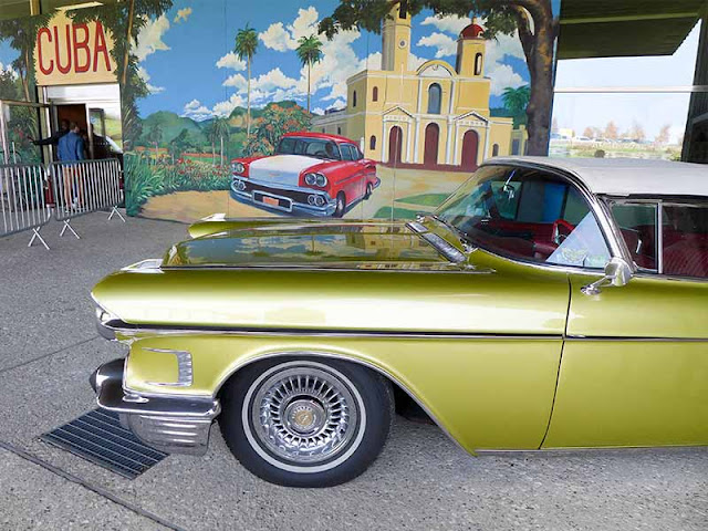 voiture Cadillac jaune