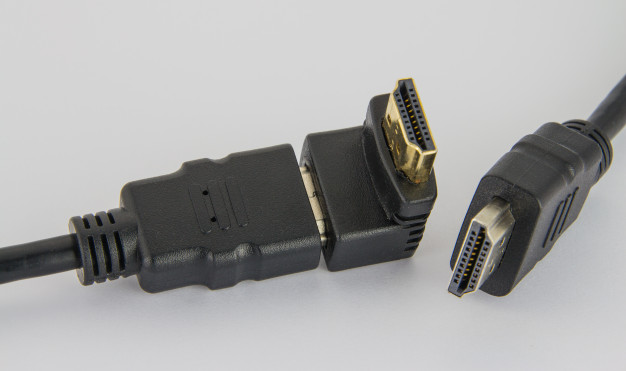 From top to bottom: HDMI, DisplayPort and Mini DisplayPort connectors.