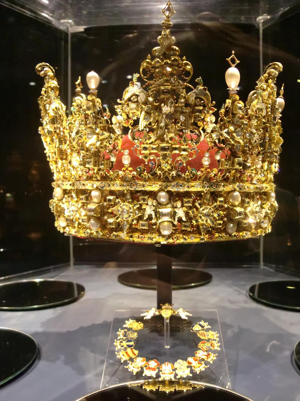 Marie Poutine's Jewels & Royals: Crowns