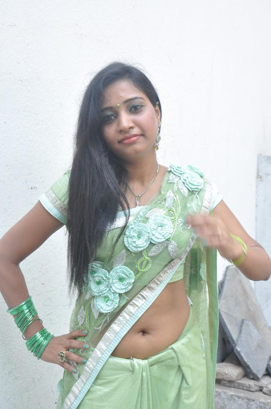 Tamil Serial Actress Gayathri Hot Navel Tamil Serial Actress Gayathri Hot Navel