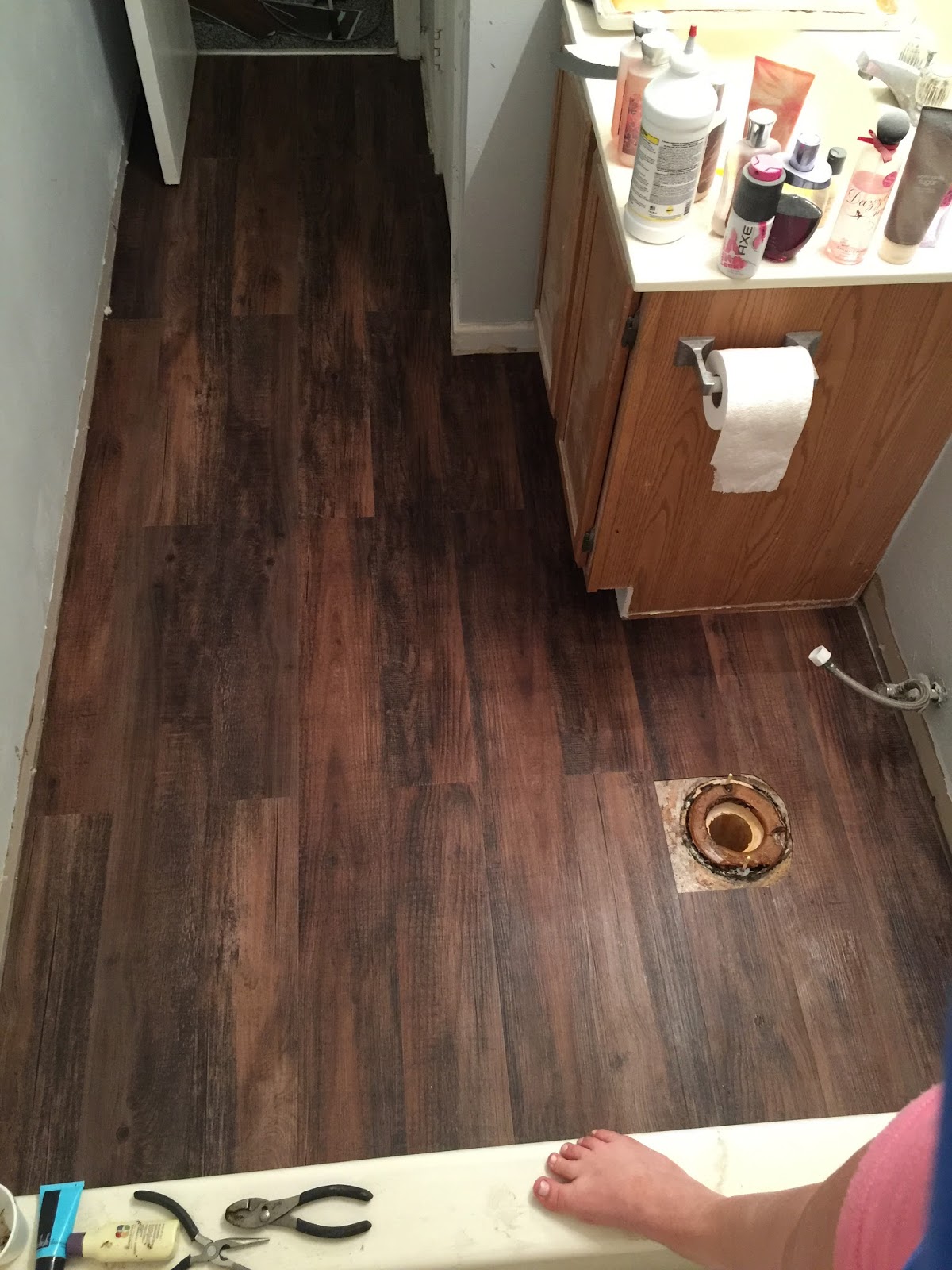 Dabblin' DIY Installing Peel and Stick Vinyl Planks