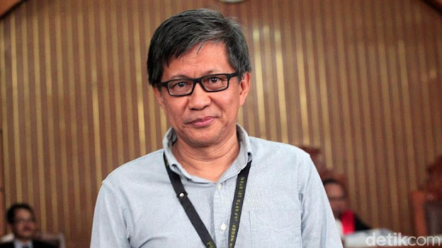 Rocky Gerung: Beban Presiden Bukan Reshuffle, tapi Bagaimana Ia Tak Tersandera Kepentingan Oligarki Rocky Gerung: Beban Presiden Bukan Reshuffle, tapi Bagaimana Ia Tak Tersandera Kepentingan Oligarki