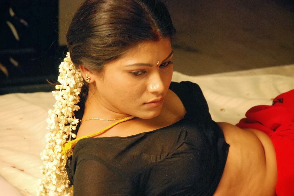 Kerala Mallu Cheating House Wife Sexy Boobies Navel Kissing Hot Bedroom