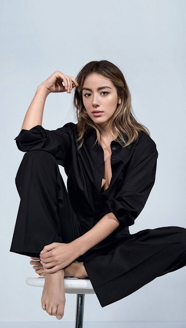 DC COMICS AND ARROWVERSE : Marvel Star Chloe Bennet – Social Media