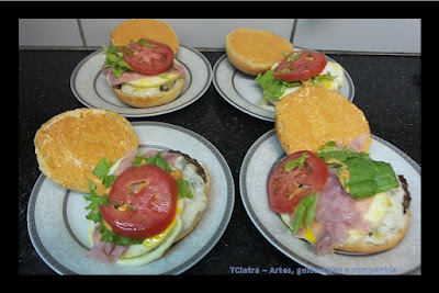 PÃO E CARNE DE HAMBÚRGUER FEITOS EM CASA; SANDUBA CASEIRO; SANDUÍCHE FEITO EM CASA; FAÇA CARNE DE HAMBÚRGUER EM CASA; PÃO CASEIRO; PÃO PARA HAMBÚRGUER; PÃO PARA SANDUÍCHE.