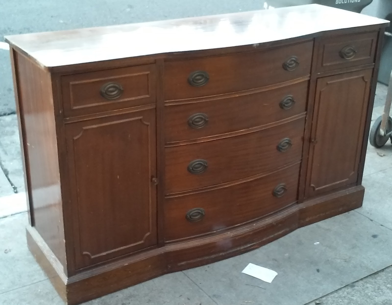 UHURU FURNITURE & COLLECTIBLES SOLD 5' Mahogany Hepplewhite Buffet 115