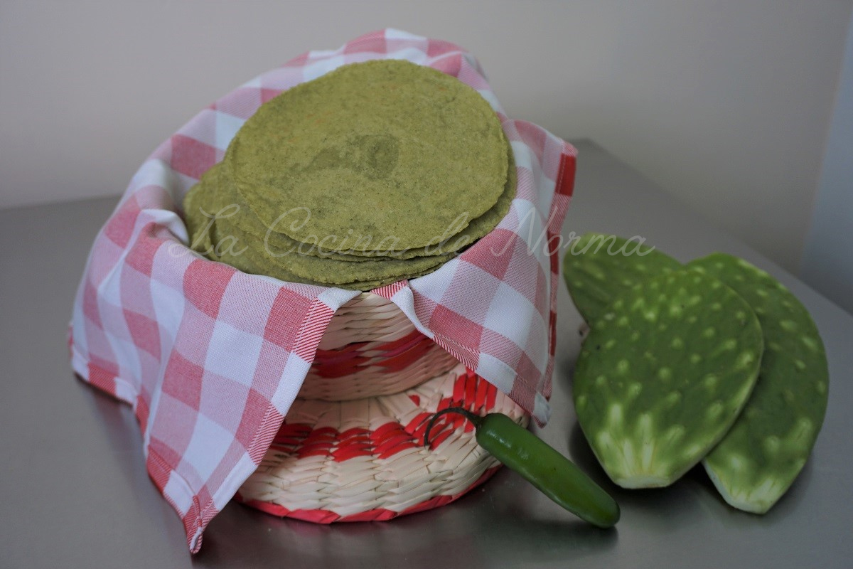 TORTILLAS DE NOPAL Y CHILE SERRANO La Cocina de Norma