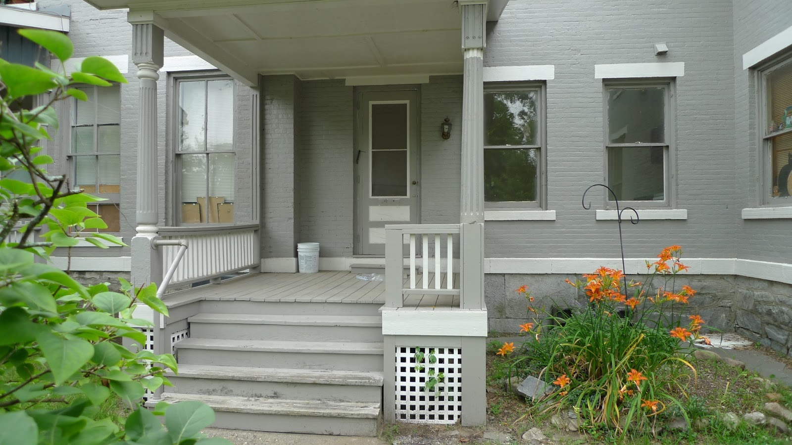 phil rose apartments One Bedroom With Private Porch