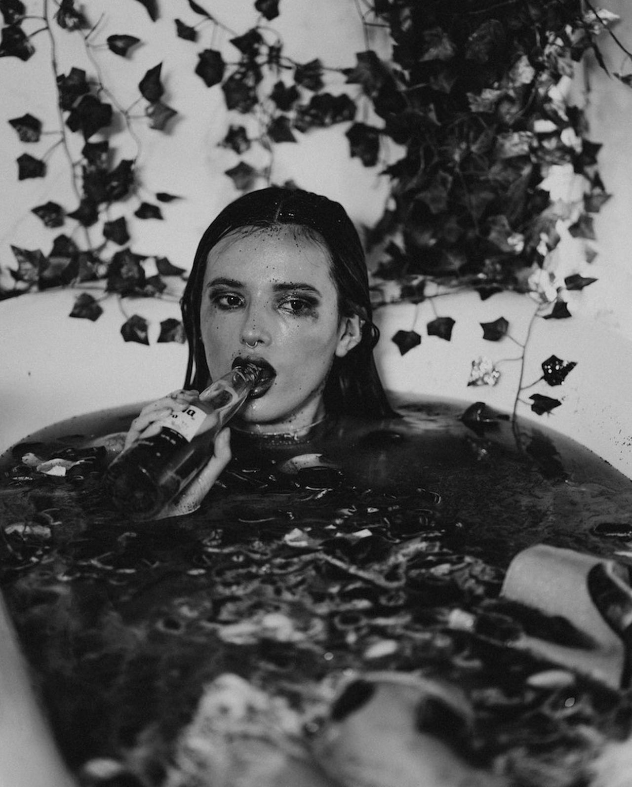 labels bella thorne share