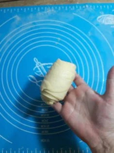 roll-the-dough-strip
