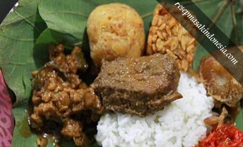 Resep Sega (Nasi) Jamblang dari Cirebon Resep Sega (Nasi) Jamblang dari Cirebon