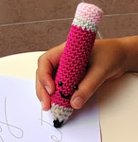 http://ladycrochet.blogspot.it/2011/09/back-to-school-crochet-pencil-pattern.html