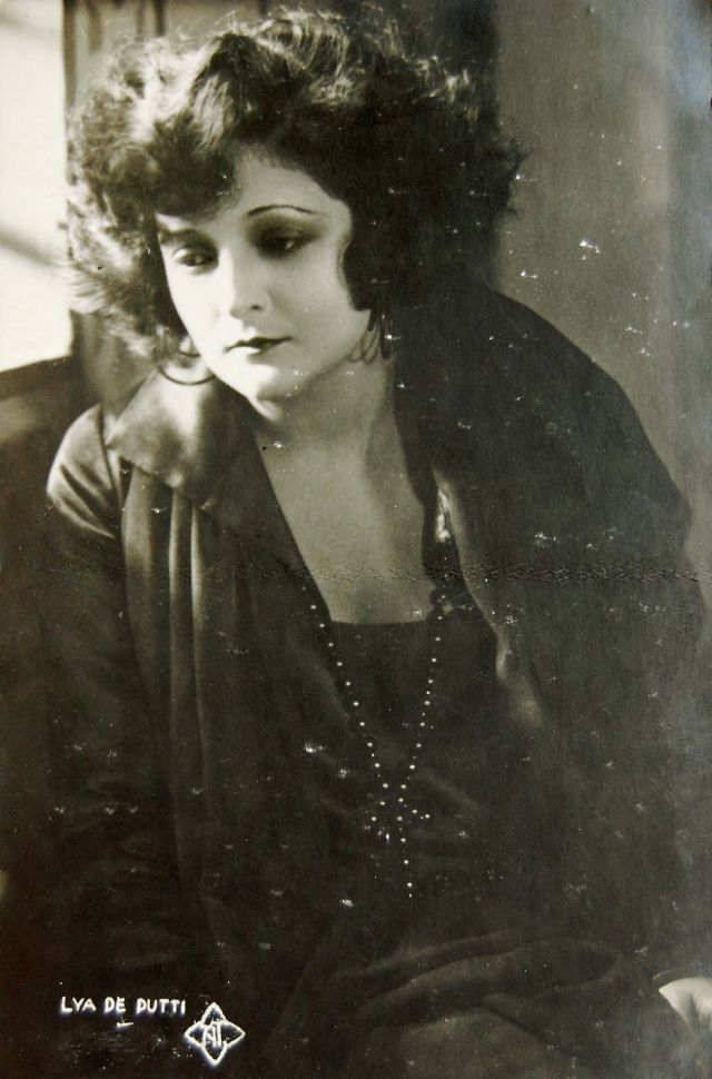 Hungarian Film Silent Beauty 40 Photos of Lya De Putti in the