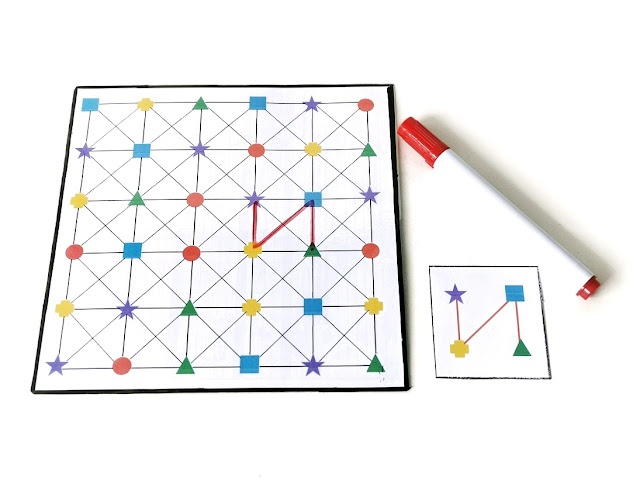 zabawy na koncentrację i spostrzegawczość zabawa na spostrzegawczość dla przedszkolaków, na zdjęciu plansza a obok wzór, na planszy czerwonym mazakiem odwzorowany jest ten wzór