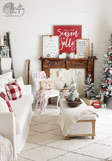 Christmas living room decor and decorating ideas. Red and white christmas decor. Farmhouse Christmas decorating ideas. Christmas tree decorating ideas. Fireplace mantel christmas decor. 