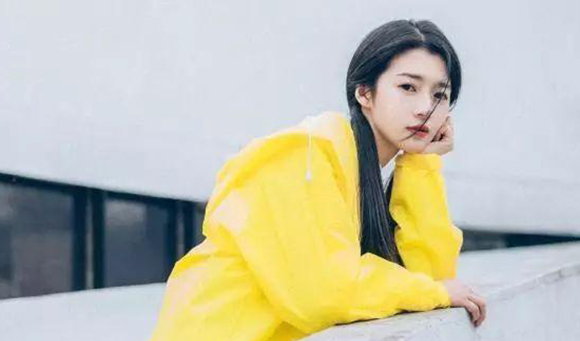 在追求愛情的過程中，卑微的姿態是不可取的