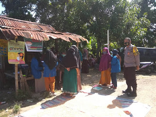 Dampingi Tim Kesehatan Posko Kampung Tangguh Desa Tungka, Lakukan Pemeriksaan Kesehatan Warga