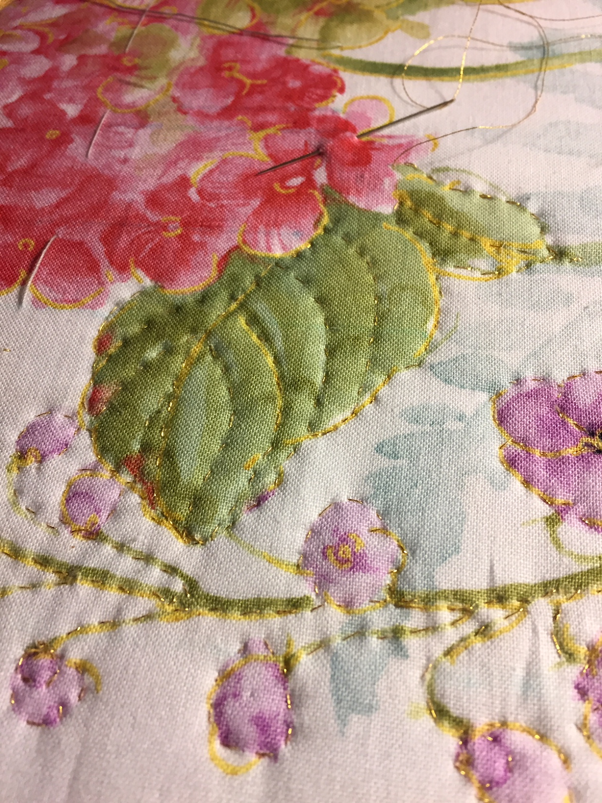 Stitchin' Friends Gold Metallic Thread quilting