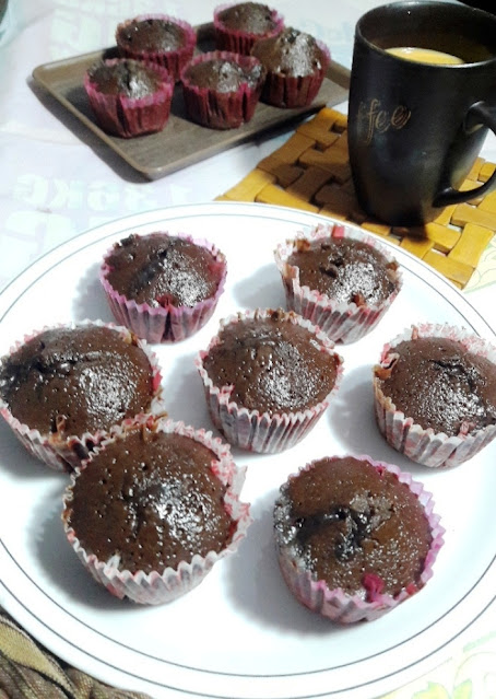 serve-muffins-with-tea