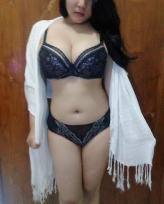 Kasian Via, Foto Bugilnya terbesar di internet... Foto Seksi ABG Bugil Via Bandung