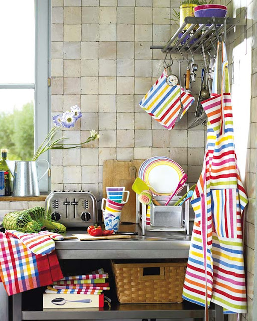 PASARELA FALSA: COLORES EN LA COCINA