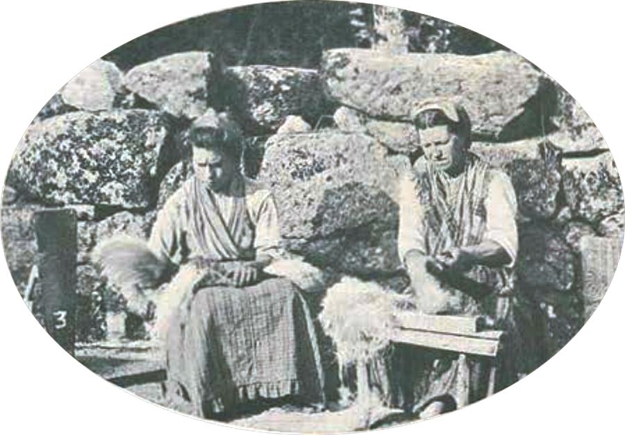 Os trabalhos com o linho, na província do Minho Os trabalhos com o linho, na província do Minho