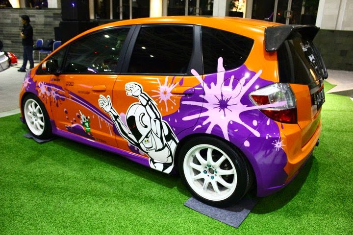 Oto Motif Model foto mobil honda jazz warna orange 