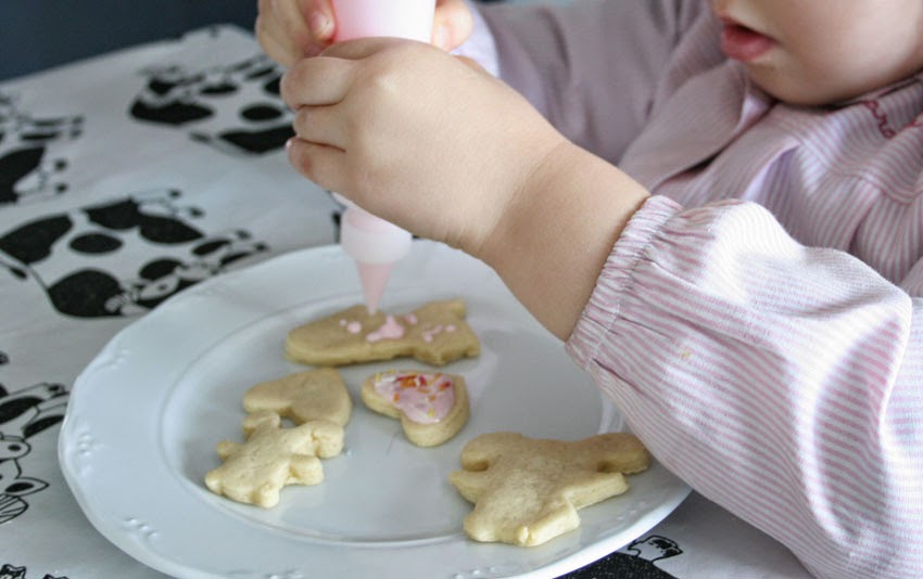 Decorando las galletas con glaseado