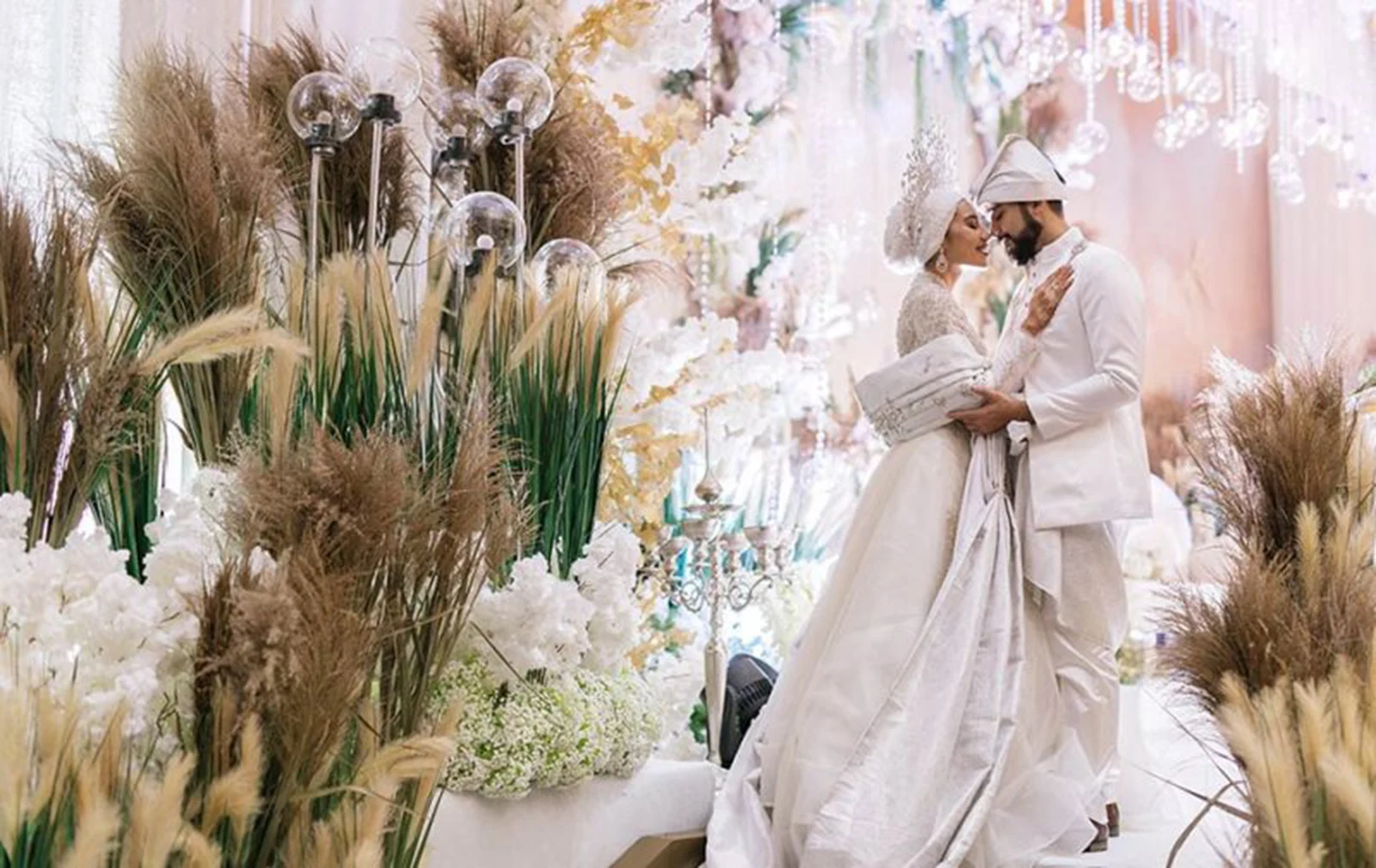 pampas grass decor wedding