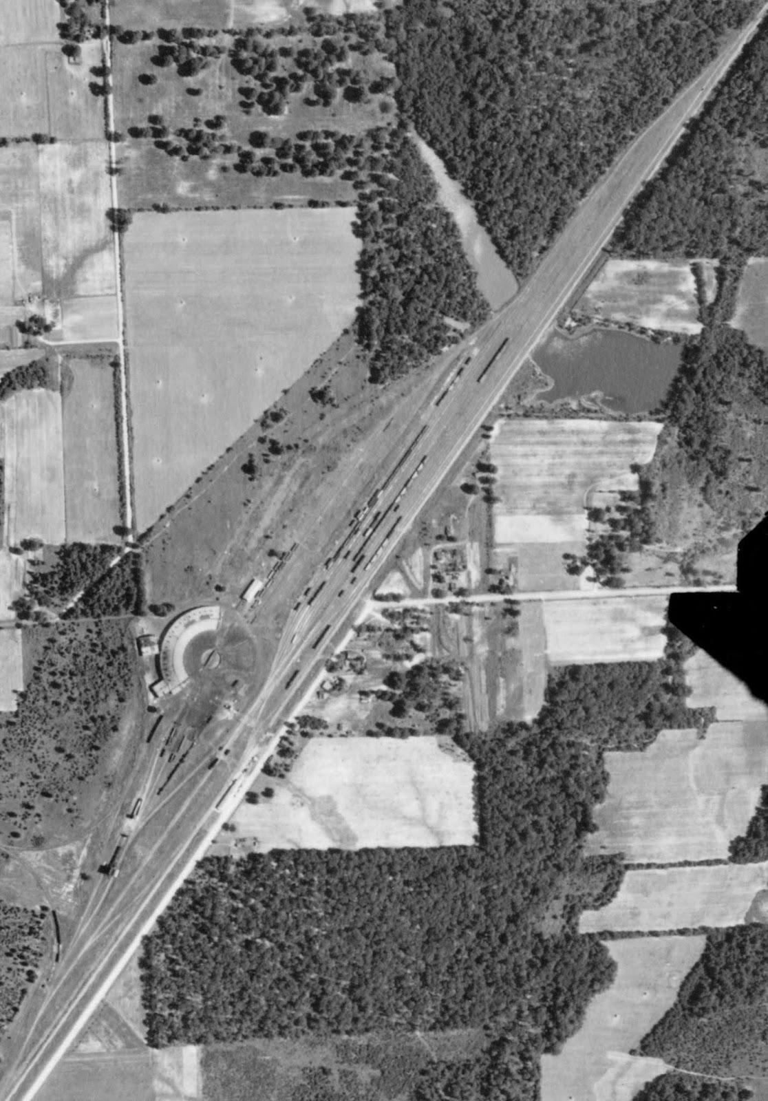 Towns and Nature Salem, IL UP/C&EI Railyard, Roundhouse and Sand Towers