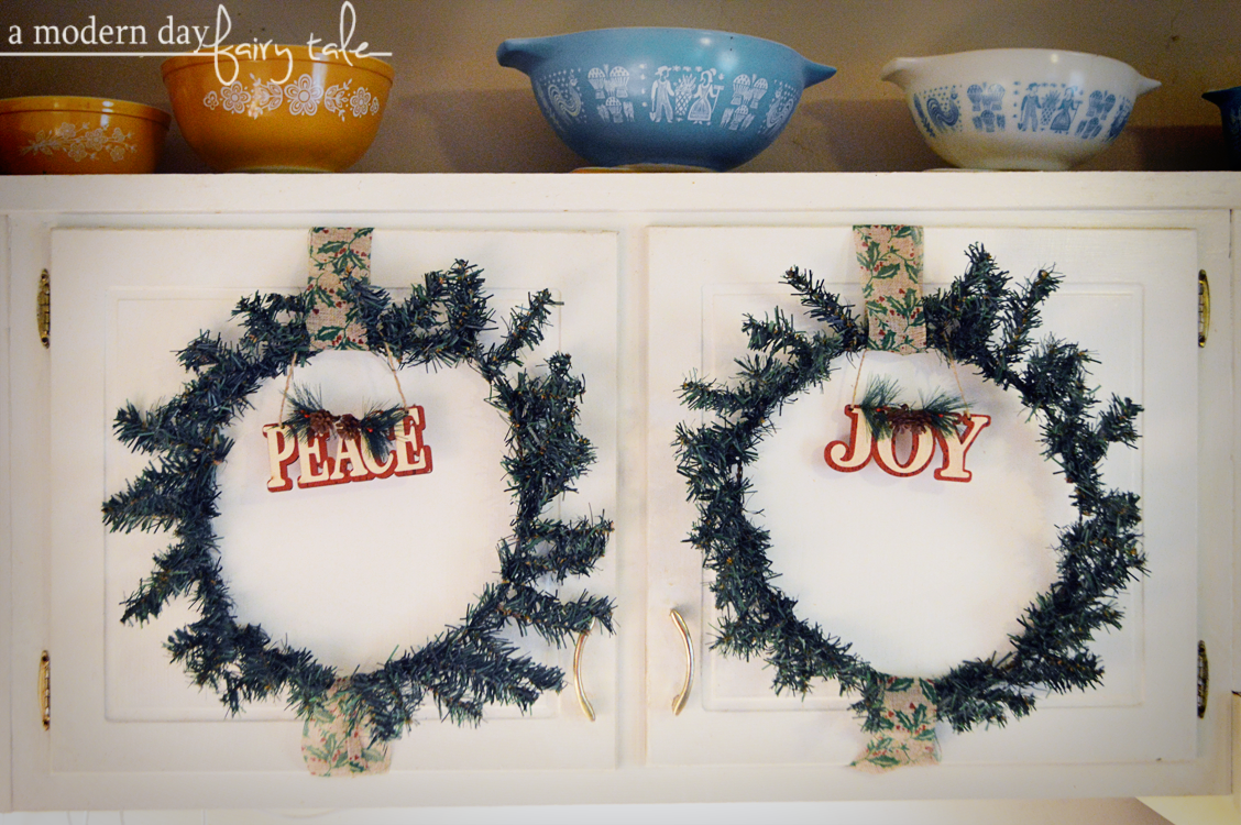 Let's make some easy peasy Christmas Cabinet wreaths