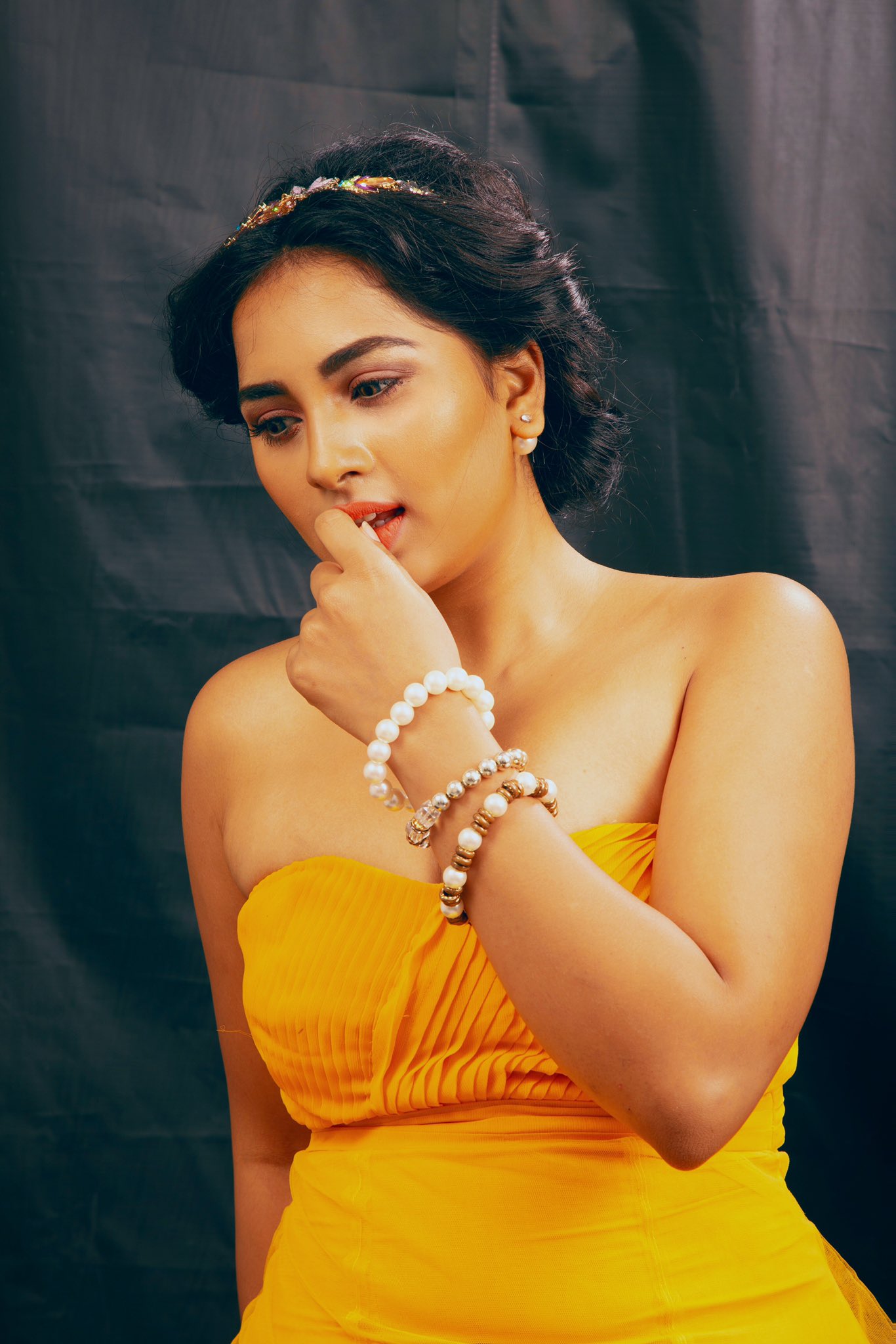 Actress Srushti Dange Latest Photoshoot, Srushti Dange 2020 photoshoot, Srushti Dange boyfriend, Srushti Dange yellow photoshoot, Srushti Dange sexy