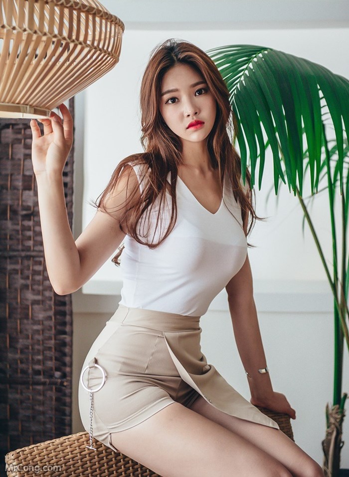 Beautiful Park Jung Yoon in fashion photoshoot in June 2017 (496 photos) photo 2-3