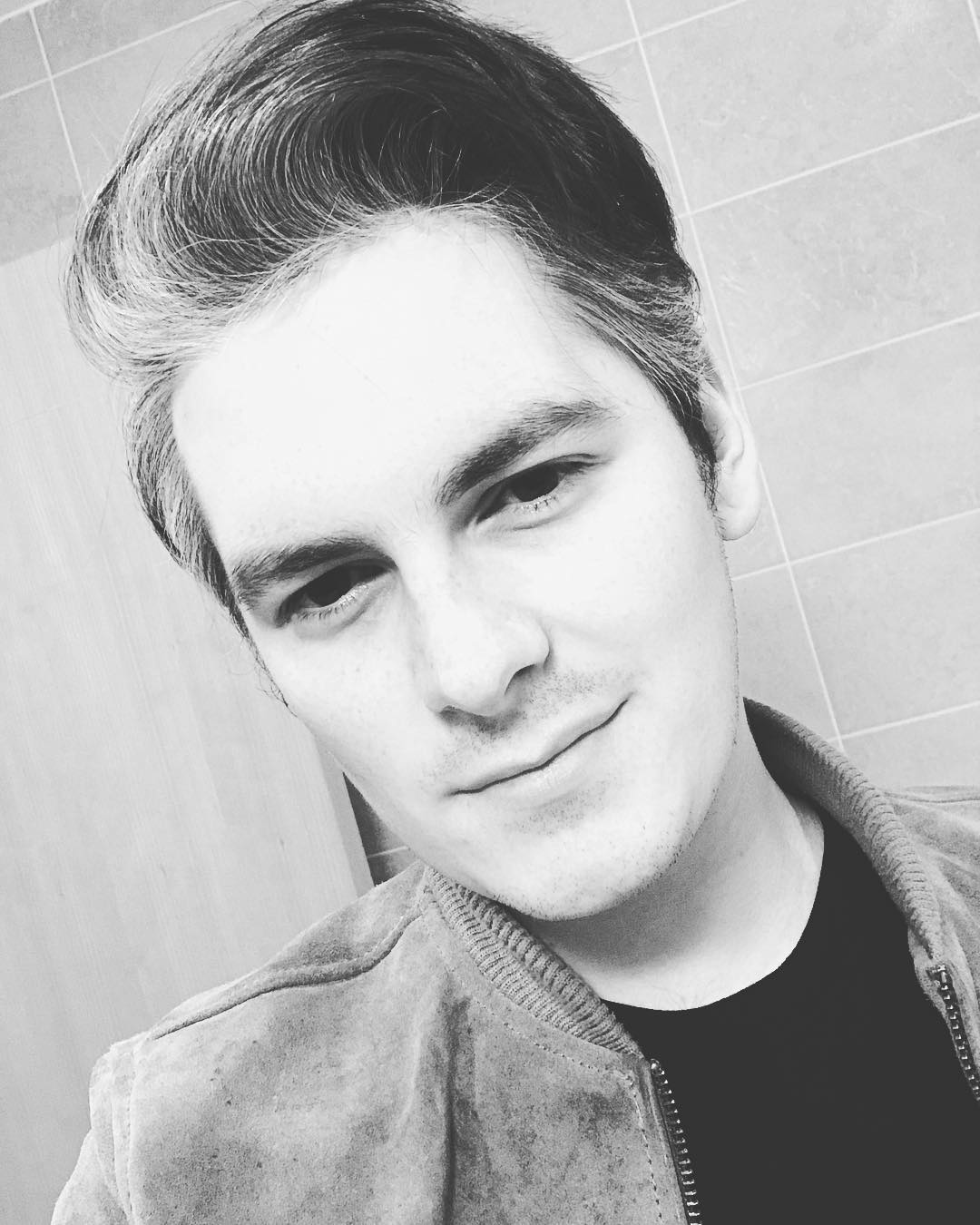 famousmales > Brad Kavanagh