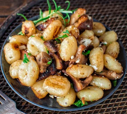 POTATO GNOCCHI WITH MUSHROOMS AND FETA #vegetarian #easy #recipes #food #potato POTATO GNOCCHI WITH MUSHROOMS AND FETA #vegetarian #easy #recipes #food #potato